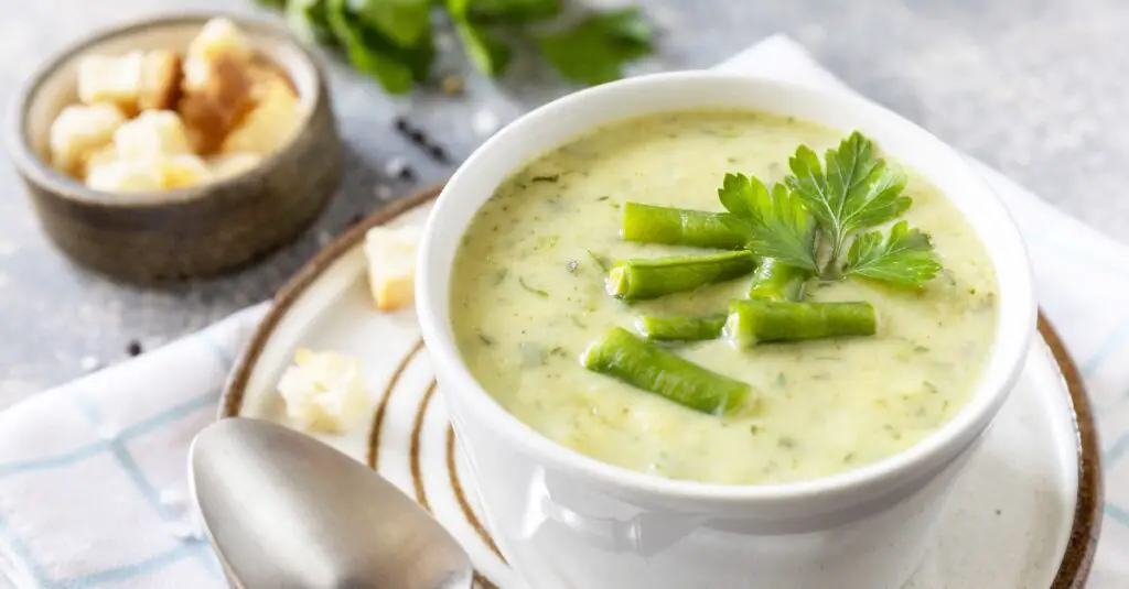 Soupe Haricot Vert Courgette Épinard au Thermomix : Un Délice Crémeux