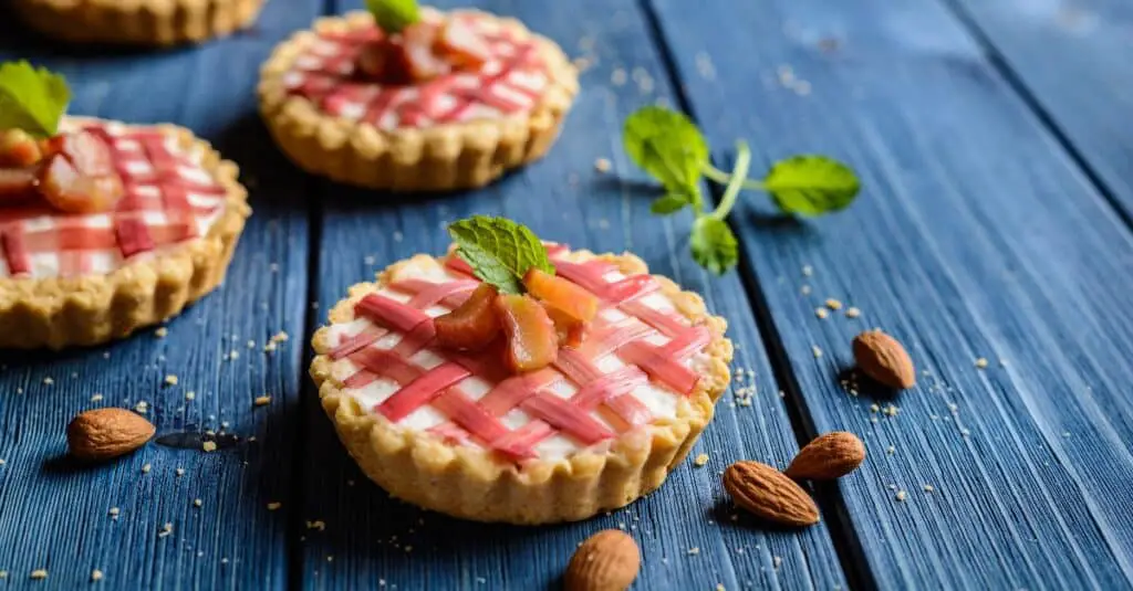 Tartelettes Amandes Caillé et Rhubarbe au Thermomix : Un Délice Fruité