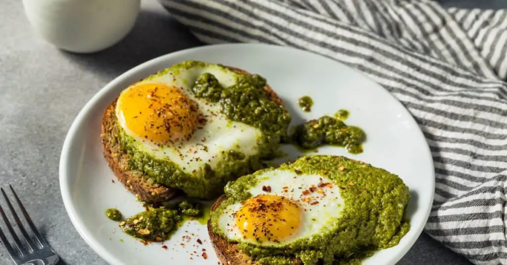 Toast aux Oeufs et Pesto : Régalez-vous au petit-déjeuner