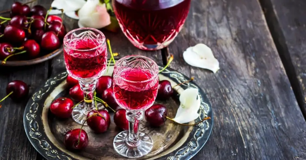 Liqueur de Cerise Maison au Thermomix : Parfumée et Savoureuse