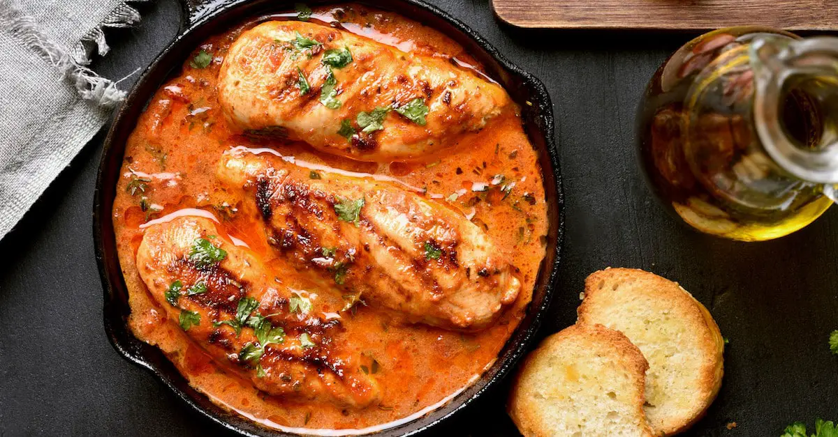 Poulet Mijoté à la Sauce Tomate Savoureuse au Thermomix : Un Plat Succulent