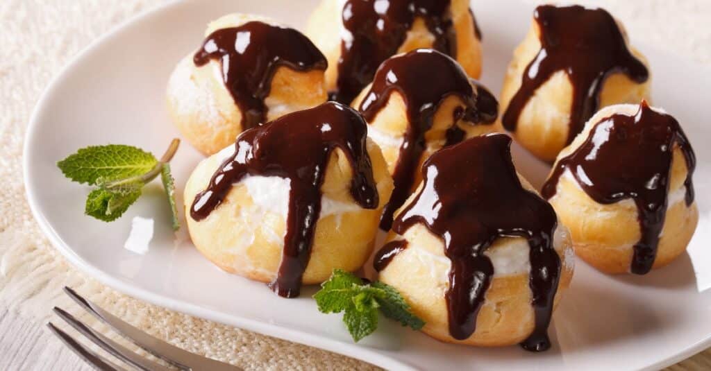 Profiteroles à la Crème Fouettée au Thermomix : Gourmandise Irrésistible