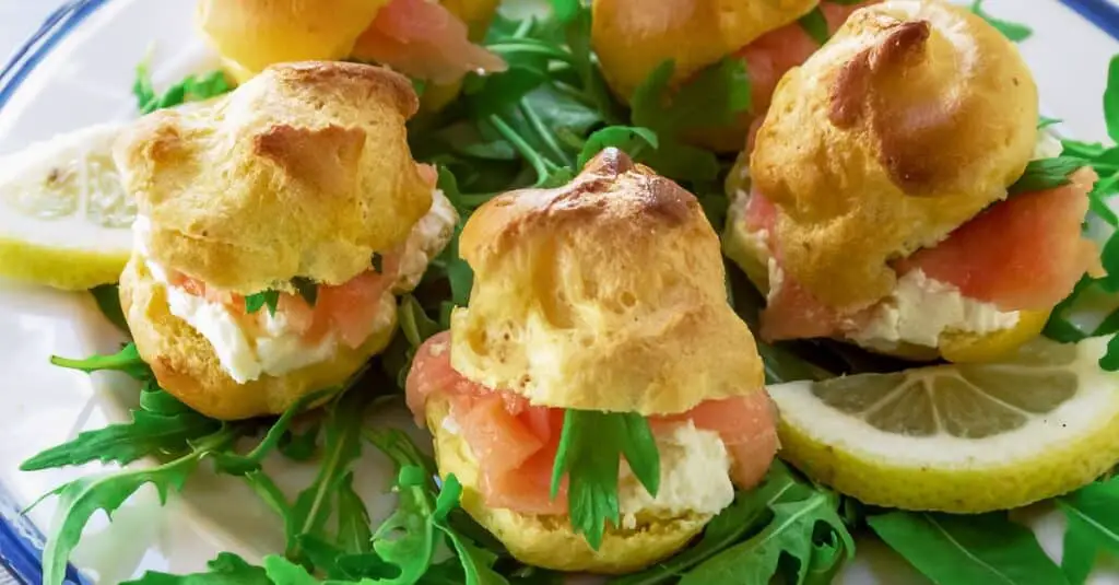 Profiteroles au Saumon Fumé et Chèvre au Thermomix : Une Explosion Gourmande pour Éveiller Vos Papilles