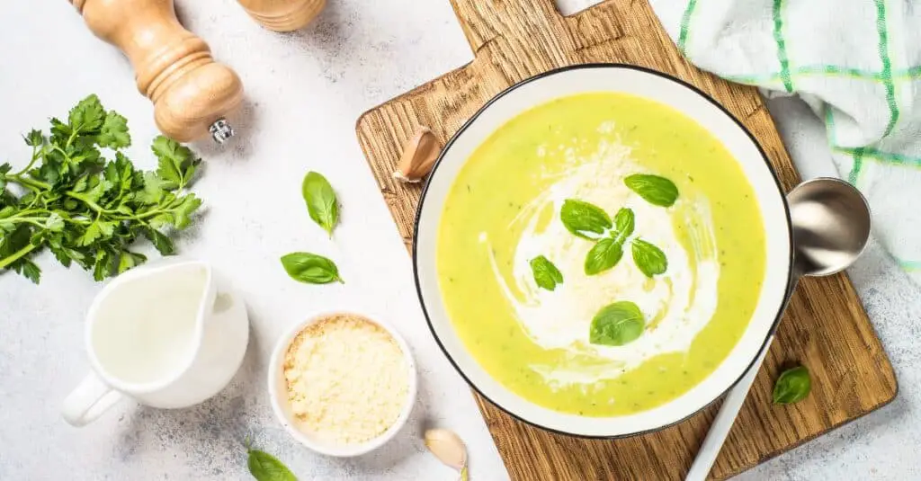 Soupe Courgettes-Épinards à la crème au Thermomix : Réconfortante et Crémeuse