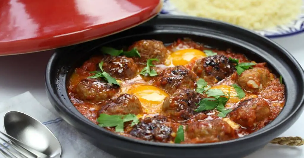 Tajine de Kefta aux Œufs : Un Délice Marocain à Savourer