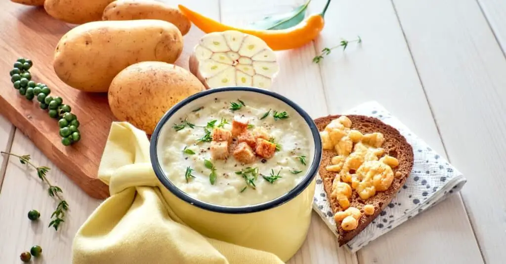 Velouté de Pommes de Terre au Thermomix : Douceur Crémeuse et Croûtons Croustillants à l'Honneur