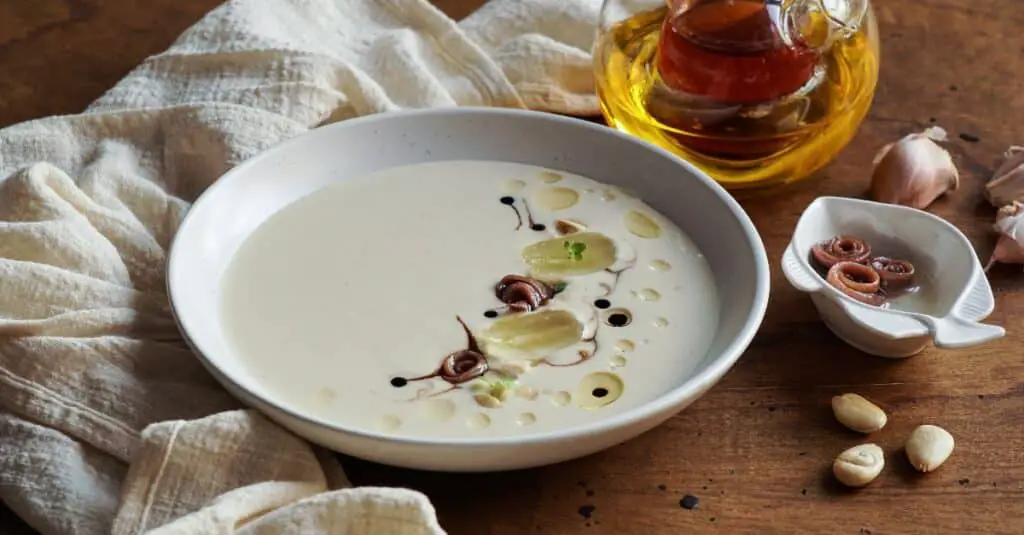 Ajo Blanco au Thermomix : Un Délice Rafraîchissant d'Amandes et d'Ail