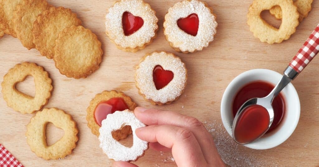 Biscuits Linzer de Noël à la Confiture au Thermomix : Délices Festifs