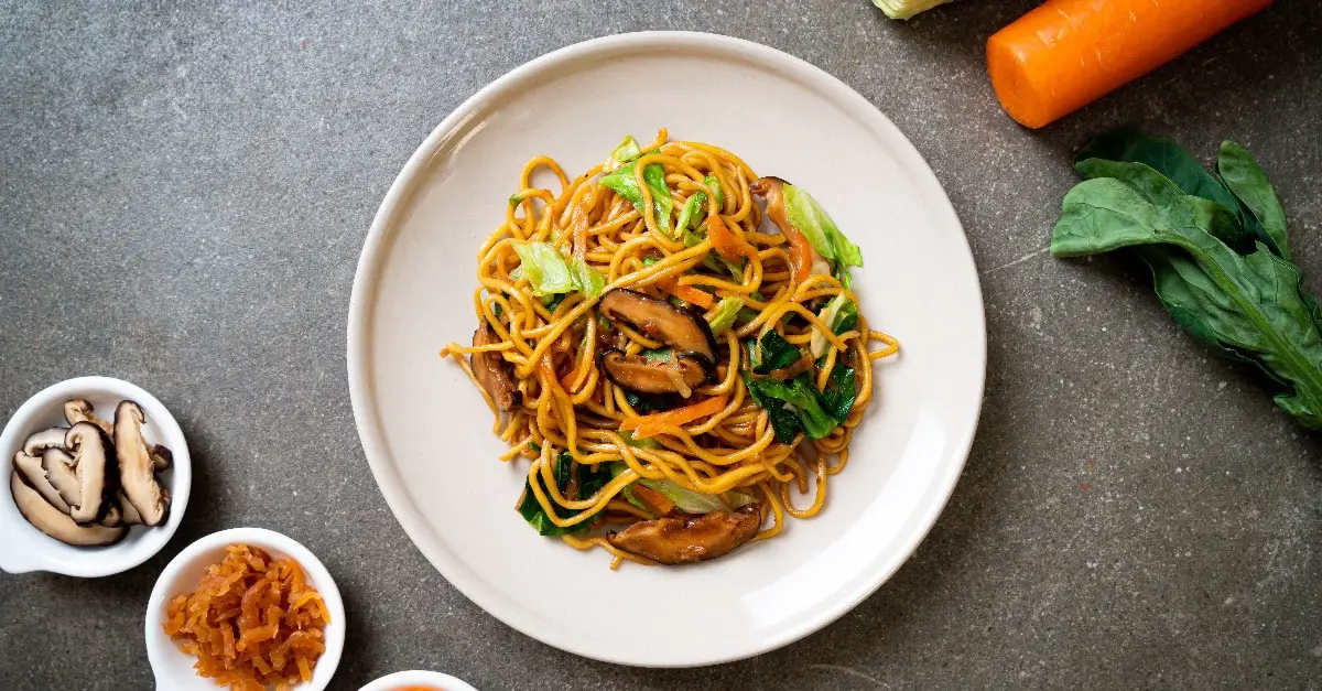 Nouilles Yakisoba Sautées aux Légumes au Thermomix : Un Festin Japonais Pratique