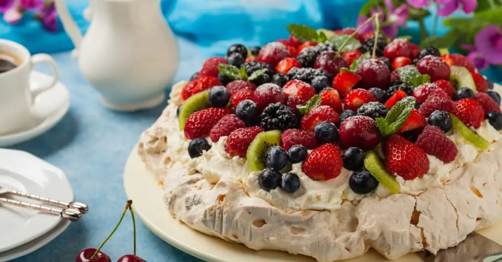 Pavlova aux Fruits Rouges et Kiwi au Thermomix : Croquant et Fraîcheur