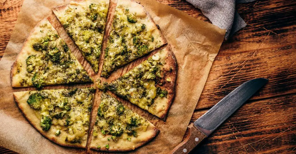 Pizza Fondante Fromage Brocoli et Origan : Une Pizza Délicieusement Différente