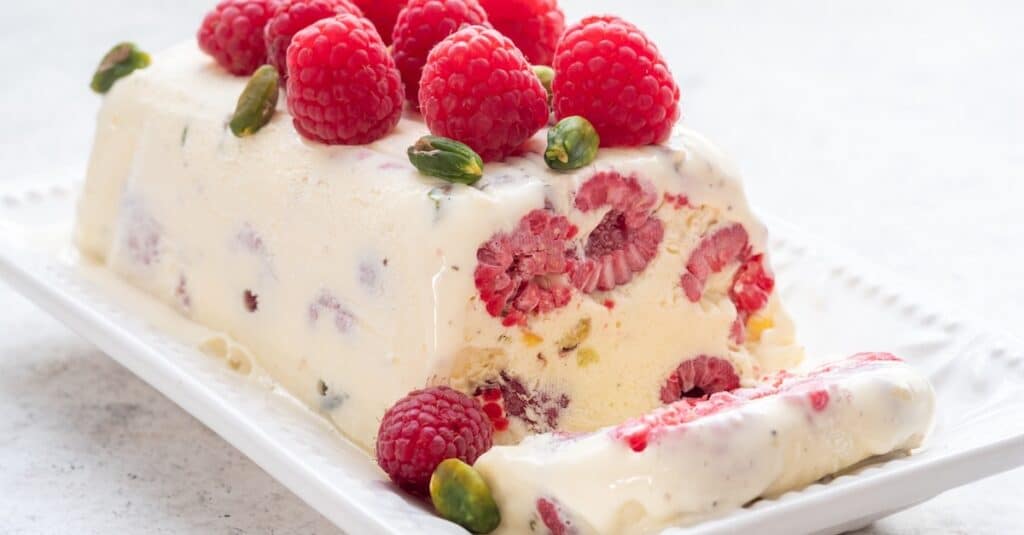 Semifreddo aux Framboises et Pistaches au Thermomix : Un Dessert Glacé Raffiné