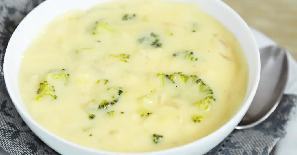 Soupe Crémeuse au Brocoli et Cheddar au Thermomix : Un Délice Réconfortant