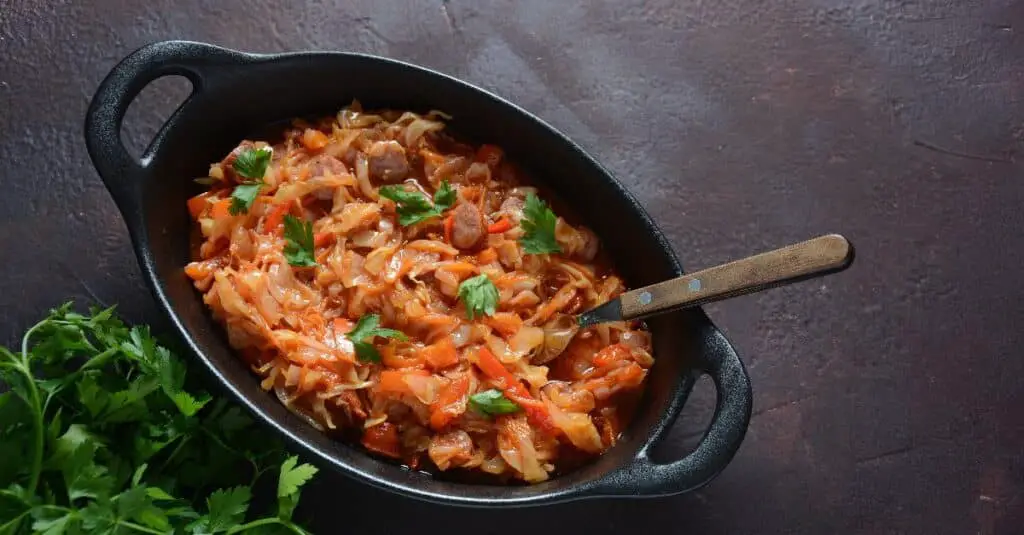 Ragoût de Chou et Saucisse à la Sauce Tomate au Thermomix : Un Plat Réconfortant