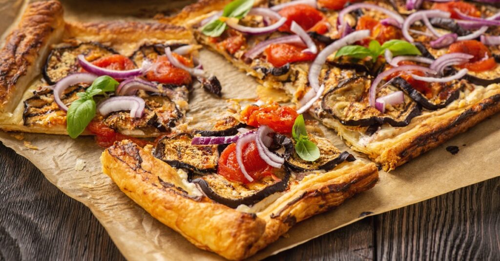 Tarte Feuilletée aux Aubergines : Un Délice Méditerranéen