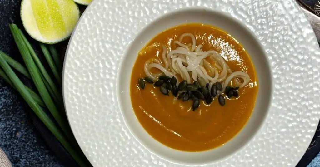 Velouté de potiron avec pâte de curry et nouilles au Thermomix