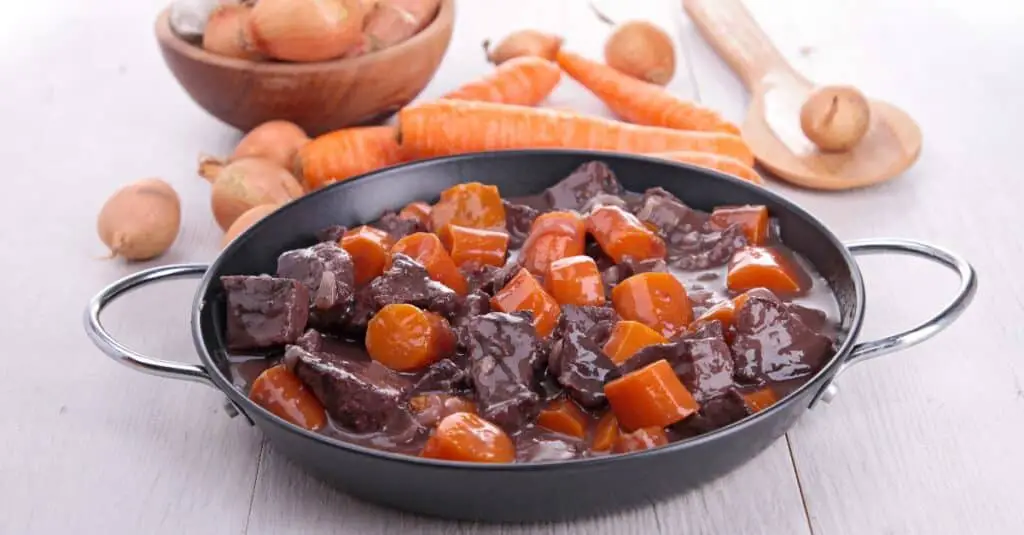 Bœuf Bourguignon aux Carottes au Thermomix : Un Festin de Tradition Cuisiné avec Modernité