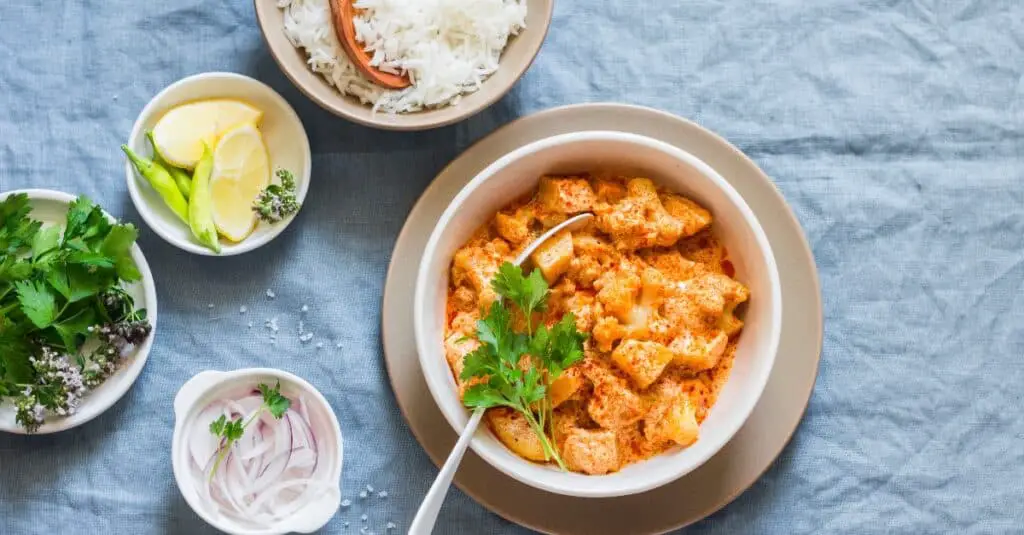 Curry de Pommes de Terre et Chou-Fleur au Thermomix : Un Festin Épicé et Réconfortant