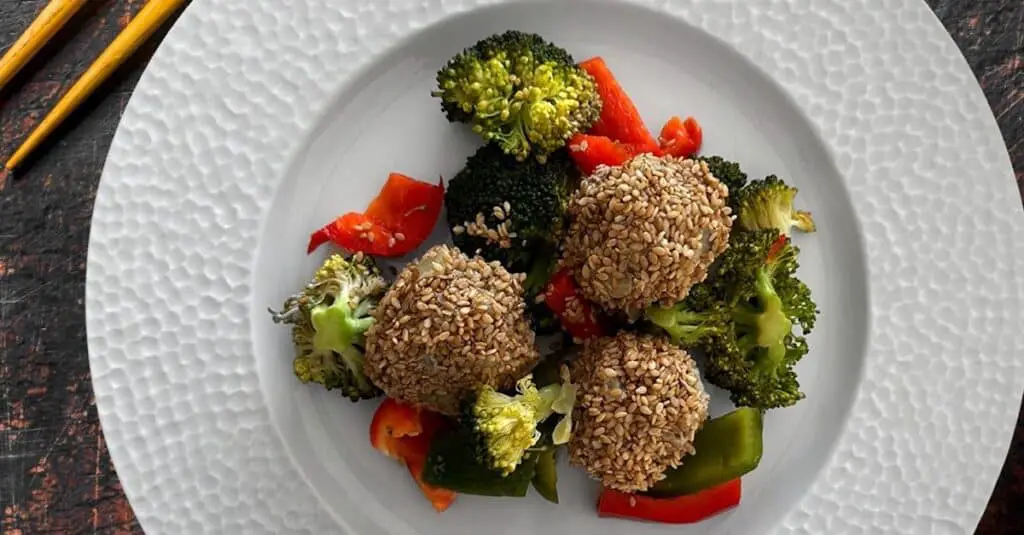 Légumes thaïlandais aux boulettes de sésame au Thermomix : Un Délice Asiatique