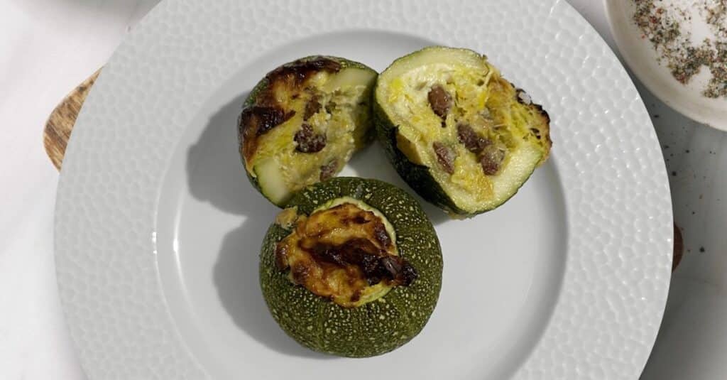 Courgettes rondes farcies aux poireaux raisins secs au Thermomix : Original et Savoureux