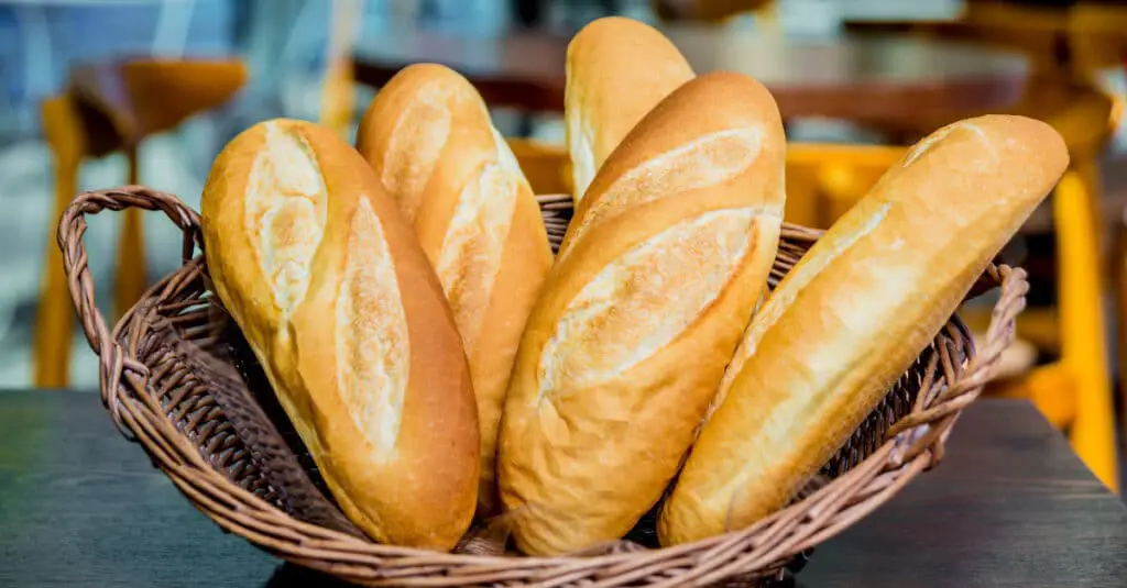 Mini Baguettes Maison au Thermomix : Savourez des Petits Pains Croustillants en un Clin d'Œil