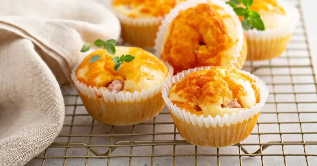 Muffins au Jambon et Fromage Cheddar au Thermomix : Un Régal Gourmand et Facile à Préparer