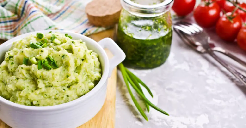 Purée de pommes de terre au pesto au Thermomix : Une explosion de saveurs dans chaque bouchée