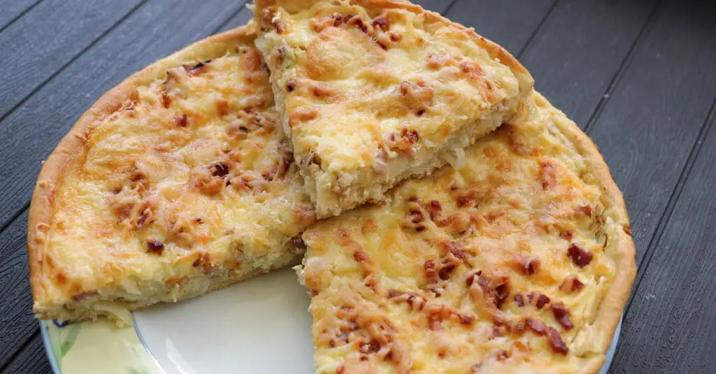 Quiche aux Oignons Lardons et Fromage au Thermomix : Un Plaisir Gourmand à Déguster en Toute Simplicité