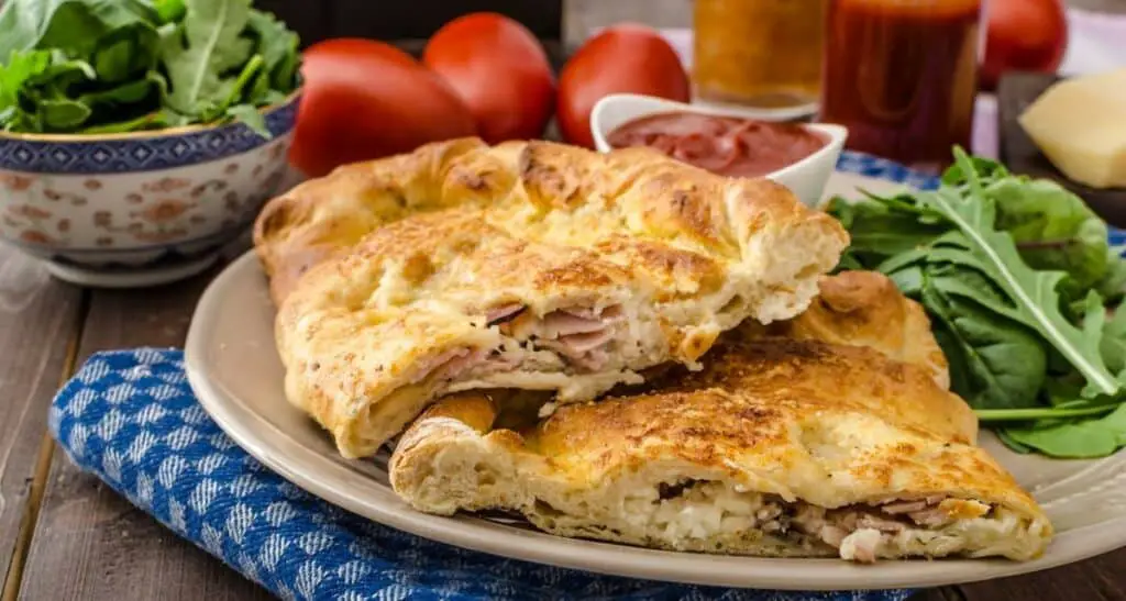 Pizza Calzone Farcie de Fromage et Prosciutto au Thermomix : Un Délice Italien à Emporter