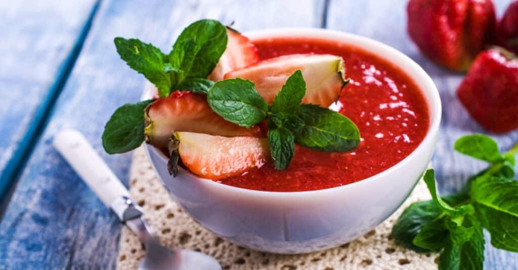 Soupe à la Fraise et à la Menthe au Thermomix : Fraîcheur et Douceur en un Bol