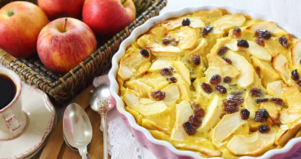 Clafoutis aux Pommes et Raisins Secs au Thermomix : Un Dessert Réconfortant et Plein de Saveurs