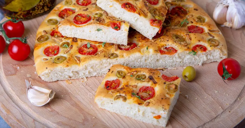 Focaccia aux Tomates et Olives au Thermomix : Une Explosion de Saveurs Méditerranéennes