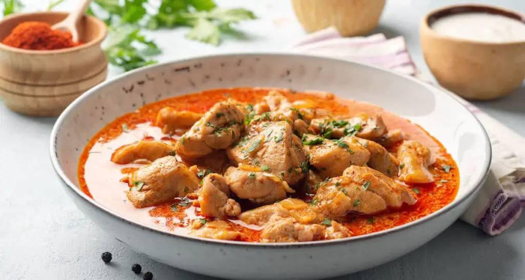 Ragoût de Poulet au Paprika et Oignon au Thermomix : Un Plat Réconfortant et Savoureux