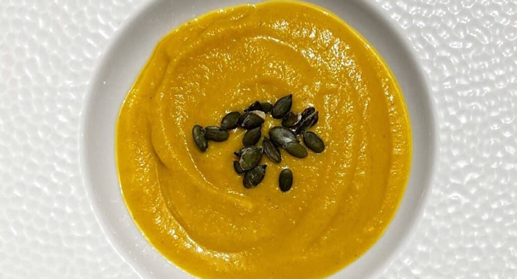 Soupe vegan épicée au chou-fleur et à la courge au Thermomix : Une Recette Réconfortante