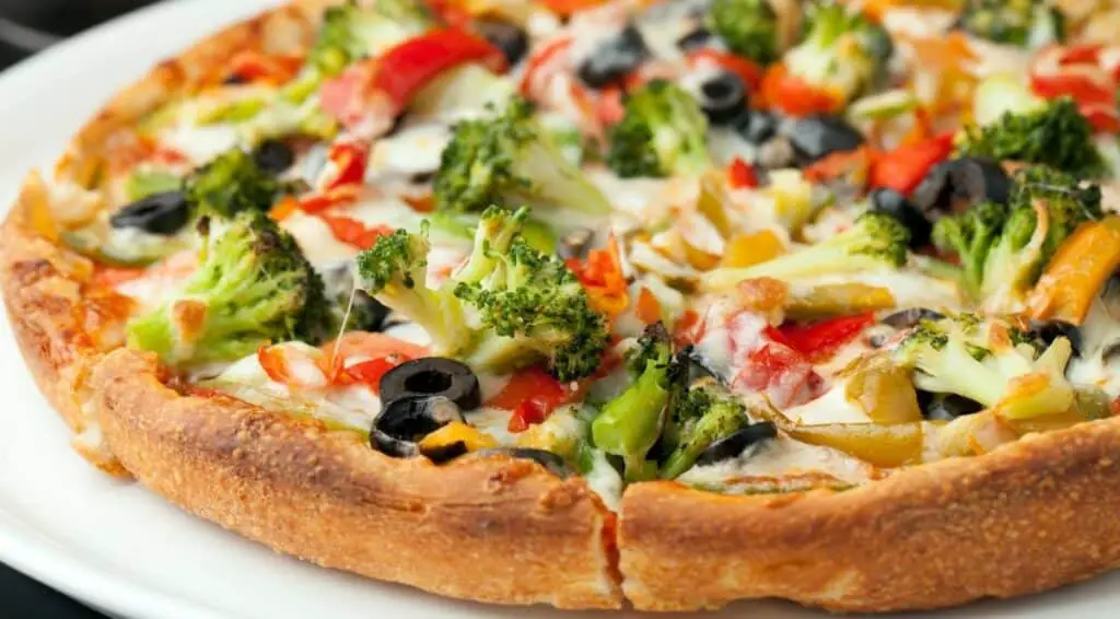 Pizza au Brocoli Champignons et Poivrons au Thermomix : Une Explosion de Saveurs Végétariennes