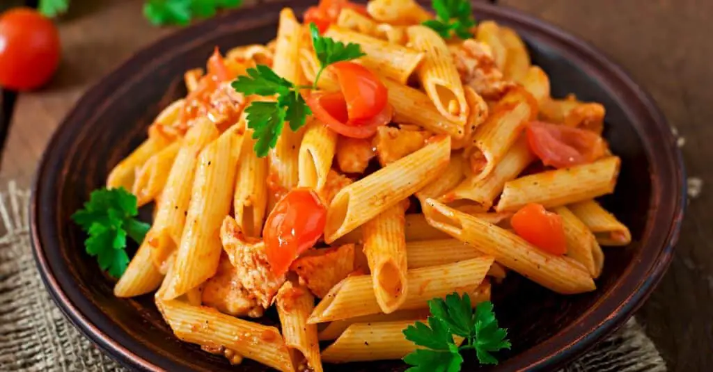 Penne à la Sauce Tomate et Poulet au Thermomix : Un Classique Réconfortant et Facile à Réaliser