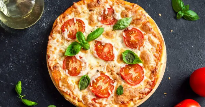 Pizza aux Tomates Basilic et Mozzarella au Thermomix : Un Classique Italien Maison