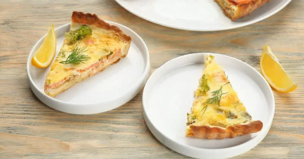 Quiche au Saumon et à l'Emmental au Thermomix : Savoureuse et Facile à Réaliser