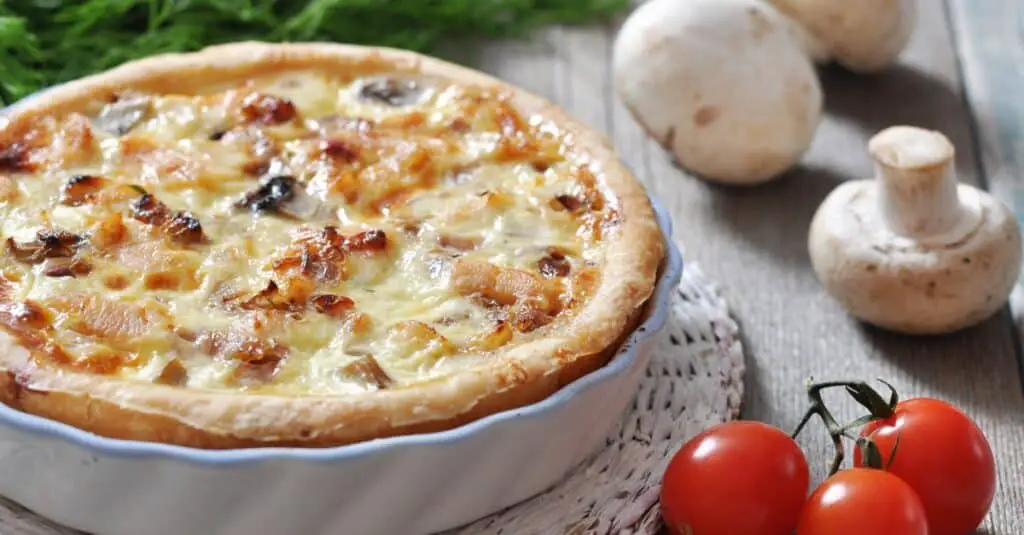 Quiche au Poulet Champignons et Emmental au Thermomix : Un Délice Réconfortant