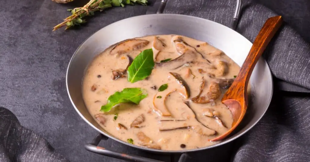 Sauce aux Champignons au Thermomix : Une Accompagnement Savoureux et Crémeux