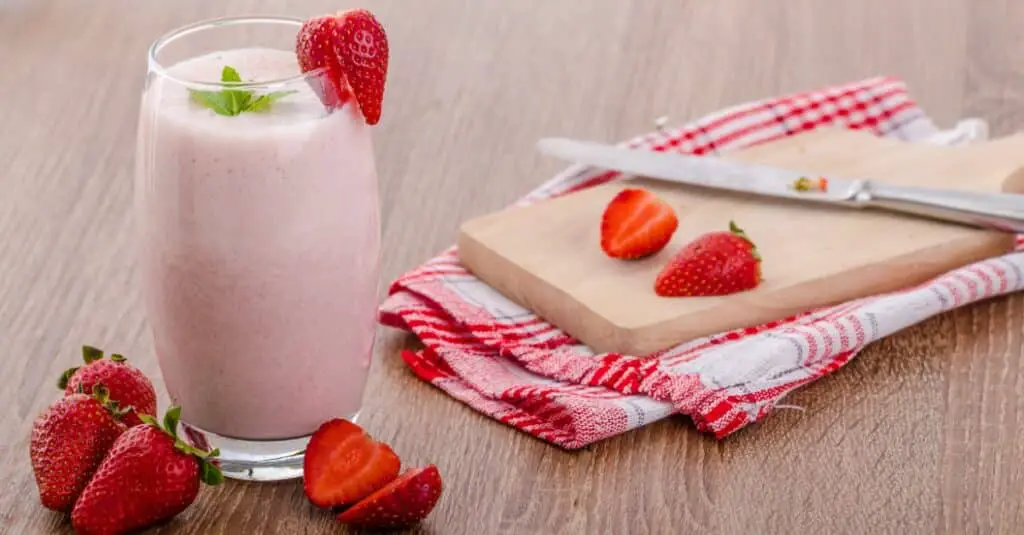 Smoothie aux Fraises et Lait d'Amande au Thermomix : Une Boisson Rafraîchissante et Saine