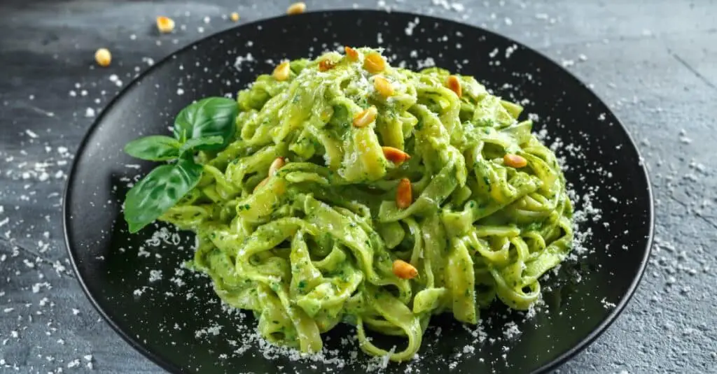 Tagliatelles au Pesto et Parmesan au Thermomix : Un Délice Italien