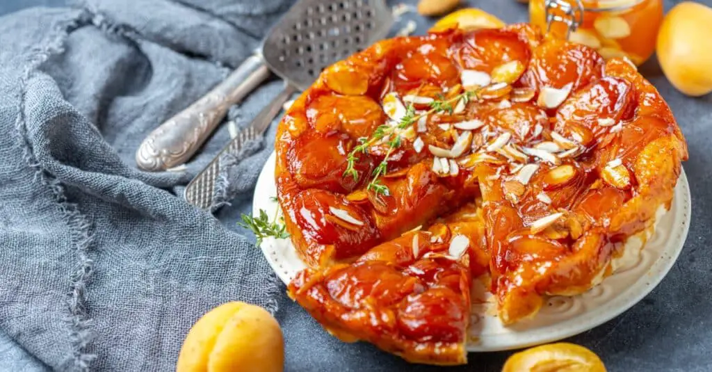 Tarte Tatin aux Abricots et Amandes au Thermomix : Un Dessert Renversant et Gourmand