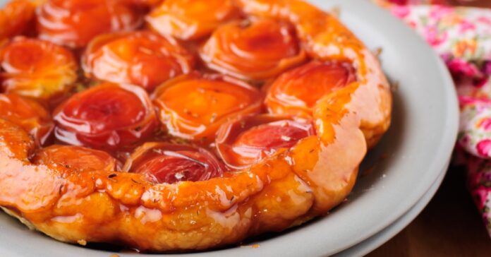 Tarte Tatin aux Pêches et au Thym au Thermomix : Un Délice Caramélisé