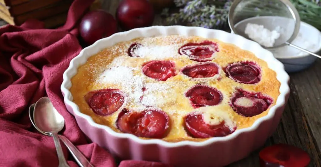 Clafoutis aux Prunes Rouges au Thermomix : Un Dessert Fruité et Moelleux