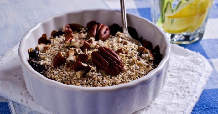 Crumble aux Fruits Noirs et Noix de Pécan au Thermomix : Un Dessert Gourmand et Croquant