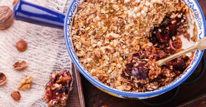 Crumble aux Prunes et Noisettes au Thermomix : Un Dessert Croquant et Fruité