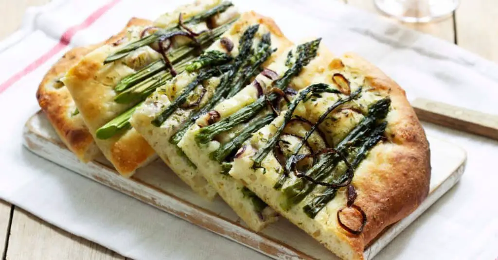 Focaccia Italienne aux Asperges au Thermomix : Un Délice Italien