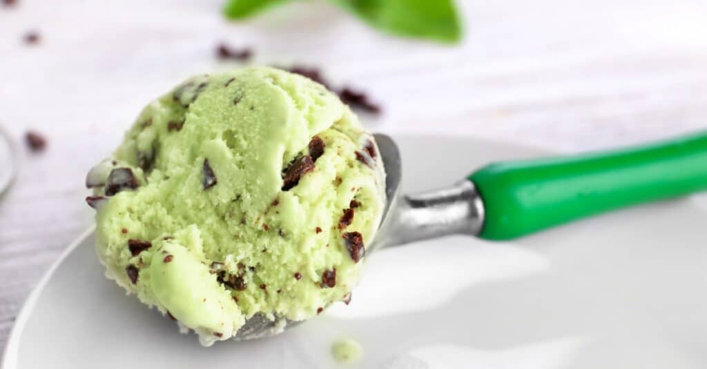 Glace aux Pépites de Chocolat à la Menthe au Thermomix : Une Fraîcheur Délicieuse