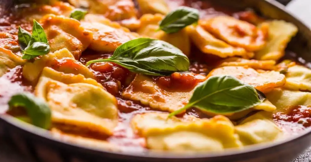 Raviolis Italiennes à la Sauce Tomate et Basilic au Thermomix : Un Classique Italien Délicieux